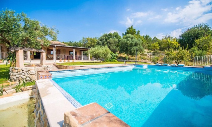 Selva Villa | Relax in Ses Comes: Poolside Villa Retreat in Mallorca