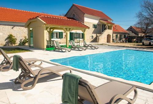 Oklaj Villa | Discover Rural Villa Olive Krka: Family-Friendly Retreat