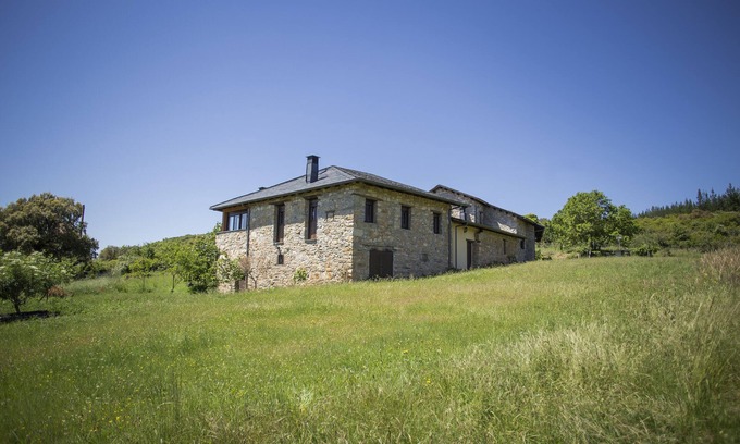 Carucedo Cottage | Discover Ruralmédulas Las Médulas: Pet-Friendly Retreat