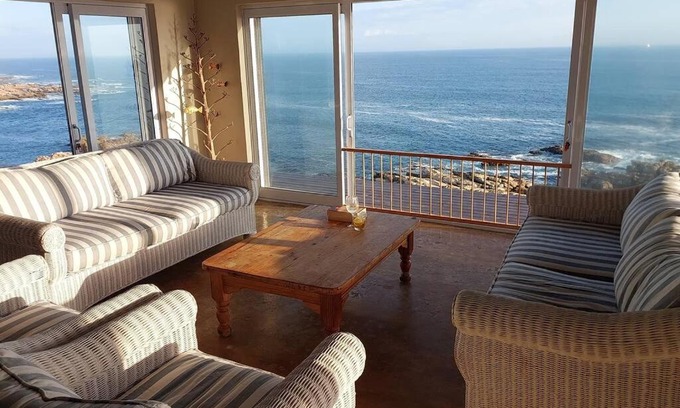 Kouga House | Pet-Friendly Rusenvrede Self Catering – Guest Rated 10/10