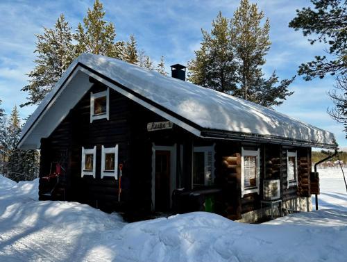 Akaslompolo Ski Chalet | Cozy Ruska 2 Cabin: Lake and Fell Views Await You