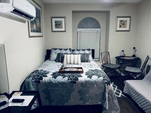 Ruskin House | Cozy 2-Bedroom Suite in Ruskin with Pool Access