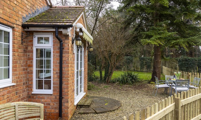 Sedgeberrow Cottage | Russell Cottage - a beautiful cottage sleeping two guests