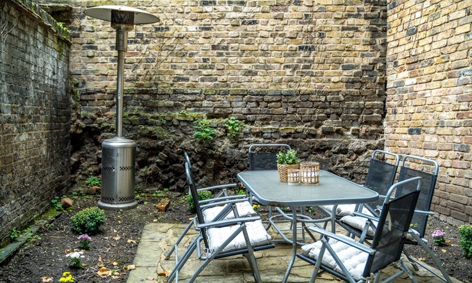St. Pancras Apartment | Exceptional Russell Sq Suite: 2-Bed Apartment Awaits