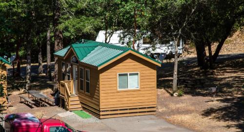 Cloverdale Resort | Cozy Russian River Camping Resort Cottage with Pool Access