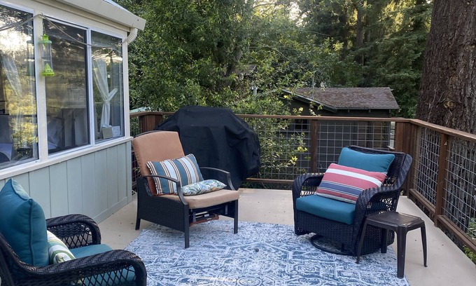 Healdsburg Cottage | Cozy Russian Riverside Cottage with Pool & Ocean Views