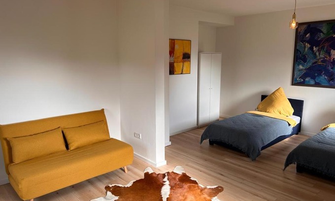 Neuhof/Marienrode/Hildesheimer Wald House | Family-Friendly Rust Appartements II in Marienrode