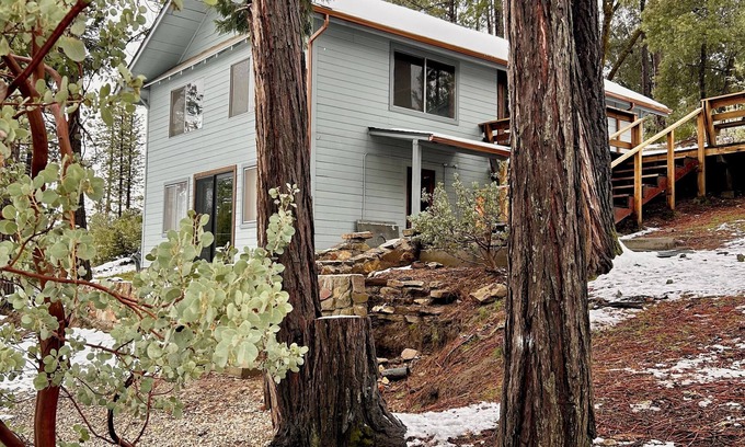 Oakhurst Cabin | Cozy 1961 Cabin Near Yosemite with Private Waterfall Access