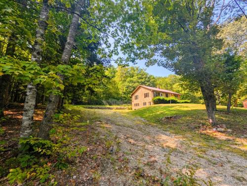 Waterford House | Rustic 3 bedroom Cottage in The Western Maine Mountains