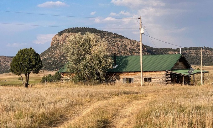 Rainsville Cabin | Scenic 4-Bedroom Cabin with Pond on Picturesque Ranch