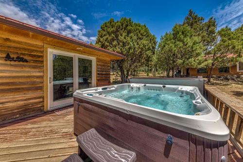 Alto House | Cozy Alto Cabin with Hot Tub, Deck and Fireplace Retreat!