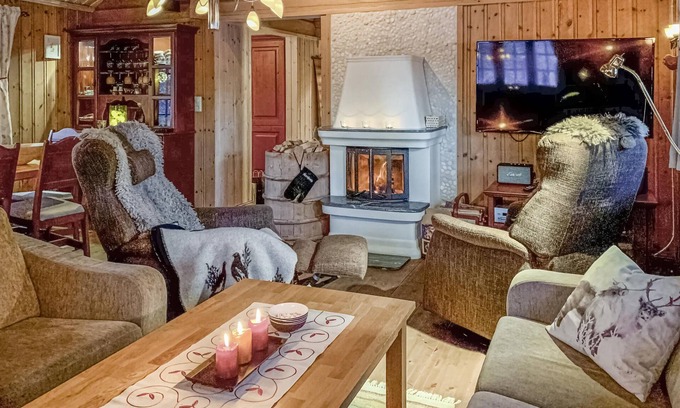 Soemaadalen House | Cozy Cottage Retreat by Lake Femund with Spa & Breakfast