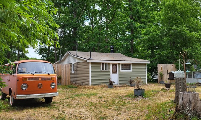 Harrison Cabin | Eclectic Cabin Retreat with Canal View & Pool Access