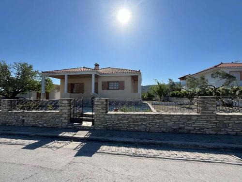 Mitilinii Apartment | Rustic House with Oceanfront Views and Pet-Friendly Amenities