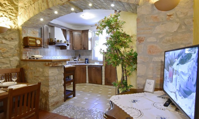 Umag Apartment | Charming Umag Apartment with Ocean View & Garden Access
