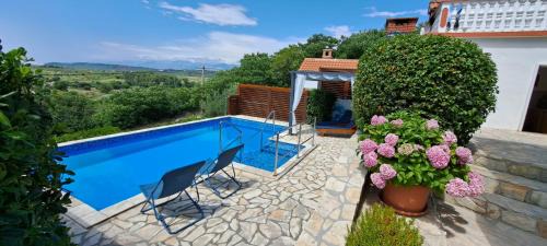 Razanac Apartment | Cozy Oceanfront Apartment Mariva with Pool & Top Ratings