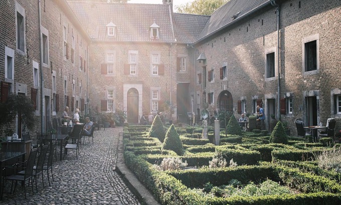 Mesch Apartment | Cozy Apartment in Mesch with Kitchen & Breakfast Included