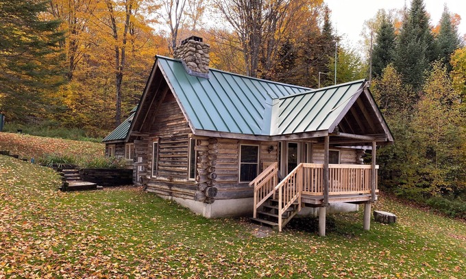 Sutton Cabin | Charming Off-Grid Log Cabin Near Kingdom Trails - Pet Friendly