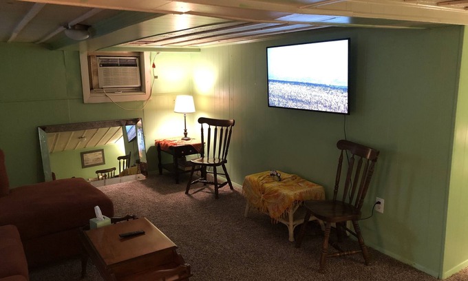 Cottage Line Apartment | Beachfront Pet-Friendly Apartment with Ocean View & Wi-Fi
