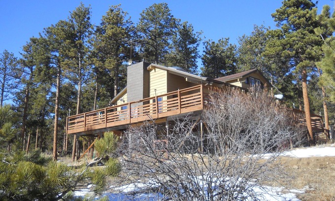 Boulder House | Idyllic Mountain Retreat with Hot Tub & Pet-Friendly Amenities