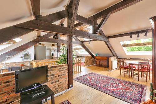 Meudon Apartment | Rustic Bohemian Duplex in Meudon - Family-Friendly Retreat