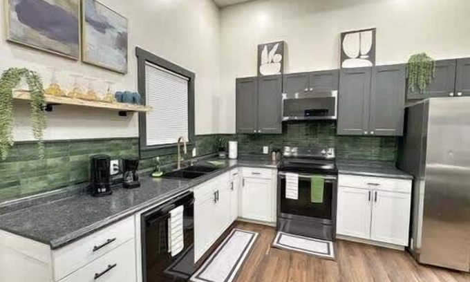 Belle Mina Apartment | Cozy Loft Retreat with Spa and Hot Tub Experience