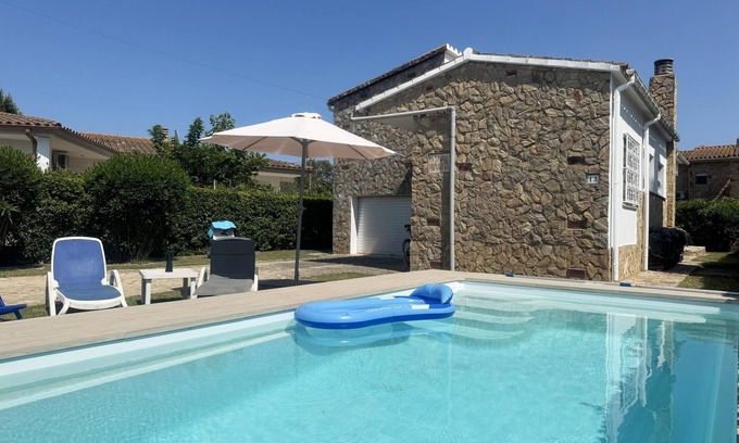 L'Escala Villa | Rustic charm with modern touches in Sant Martí d'Empúries.