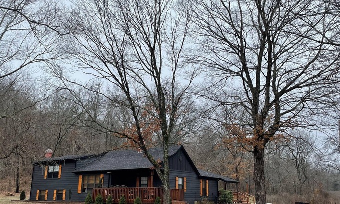 Silva House | Idyllic Cabin Retreat in Hunters' Paradise - 9.8/10 Rating!