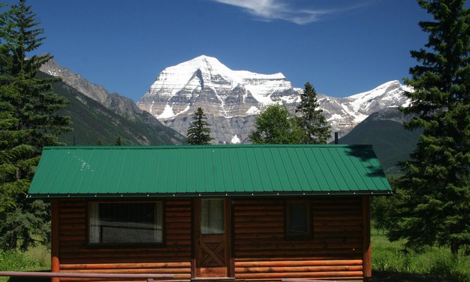 Regional District of Fraser-Fort George Cabin | Idyllic Cabin Retreat Amidst the Canadian Rockies