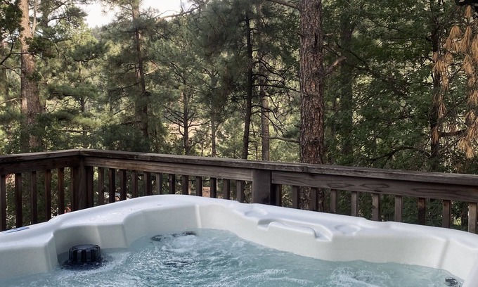 Ruidoso Cabin | Cozy Cabin Retreat in Ruidoso with Hot Tub & Spa Amenities
