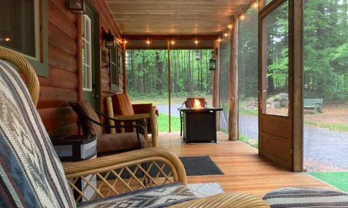 Woodgate Cabin | Cozy Cabin Retreat Near Scenic Hiking Trails & Ocean Views