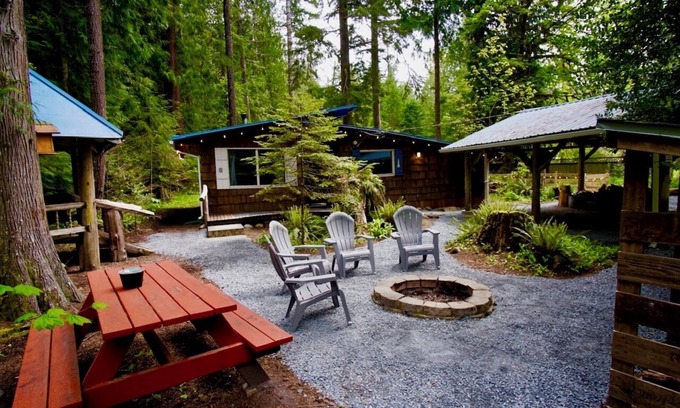 Ashford Cabin | Cozy Cabin Retreat Near Mt. Rainier with Family Amenities