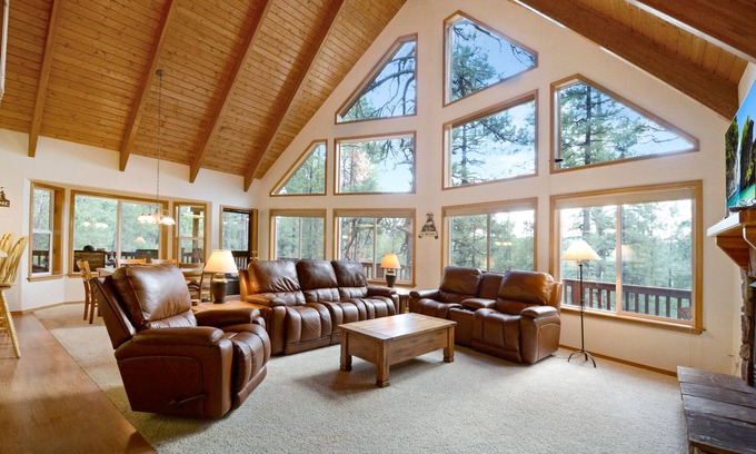 Munds Park Cabin | Inviting Cabin Retreat with Pool & Breakfast in Munds Park