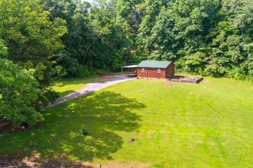 New Concord House | Cozy Cabin Retreat, 4 Mi from Kentucky Lake - Pet Friendly!