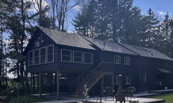 Manitowoc House | Rustic Cabin on shoreline of Lake Michigan