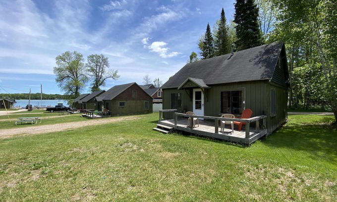 Barbeau Cabin | Cozy Cabin Retreat on the St. Mary's River - 10/10 Rating