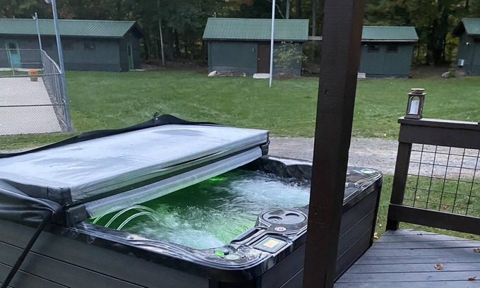 Hillsgrove Cabin | Relaxing Cabin with Hot Tub Near Hiking and Fishing Trails