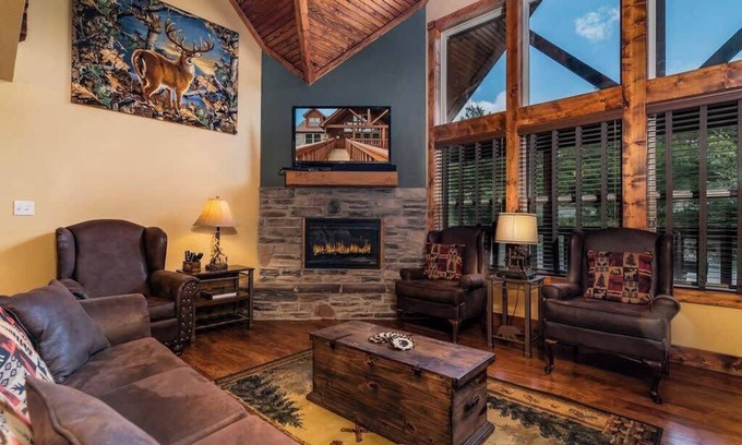 Reeds Spring Cabin | Inviting Rustic Cabin with 7 Master Suites & Pool Access