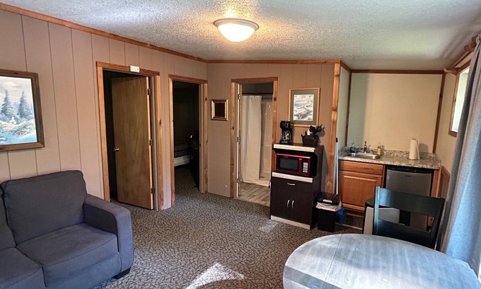 Palmyra Cabin | Secluded Cabins with Lake Access and Child-Friendly Amenities