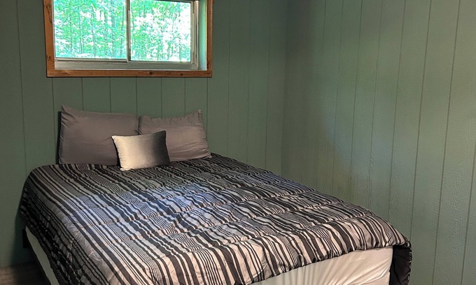 Palmyra Cabin | Tranquil Cabins by the Lake: Nature’s Retreat Awaits