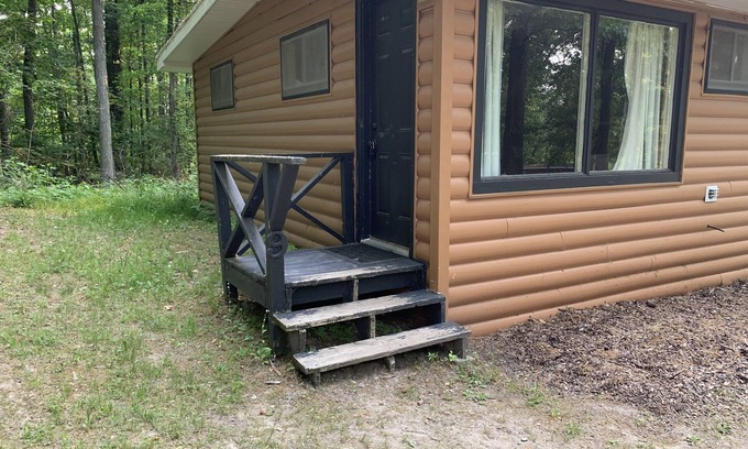 Sand Creek Cabin | Secluded Cabins by the Lake - Perfect for Family Getaways