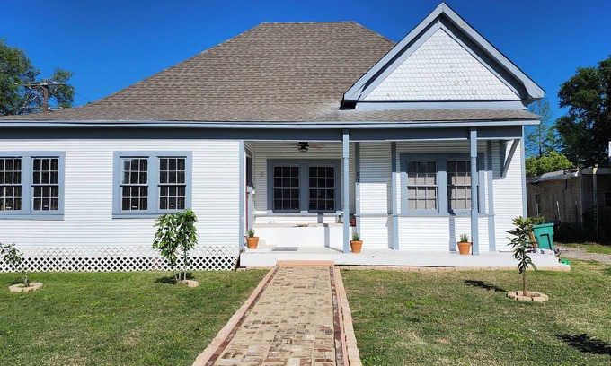 Orange House | Cozy Cajun Retreat Near Lamar College and Boat Docks