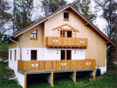 Le Thillot Ski Chalet | Cozy Chalet Retreat in the High Vosges with Pool & Pets