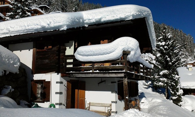 Grimentz Ski Chalet | Rustic Chalet with Scenic Views & Pet-Friendly Amenities