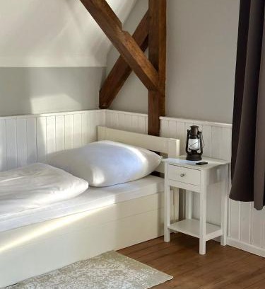 Dallgow-Doeberitz Villa | Inviting Retreat - Cottage by Comfort Housing for Families