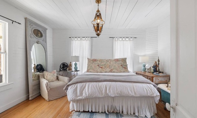 Warrenton House | Rustic Retreat at Our Quaint Round Top Farmhouse