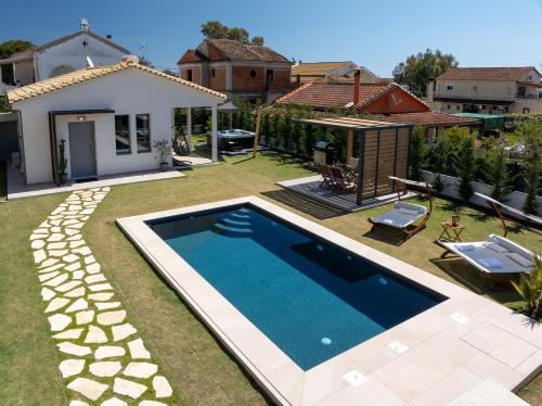 Petriti Villa | Idyllic Oceanfront Villa with Spa & Pool - 10/10 Rated