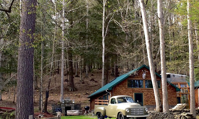 Damascus Cabin | Cozy Rustic Cabin Minutes from Delaware with Pool & Spa