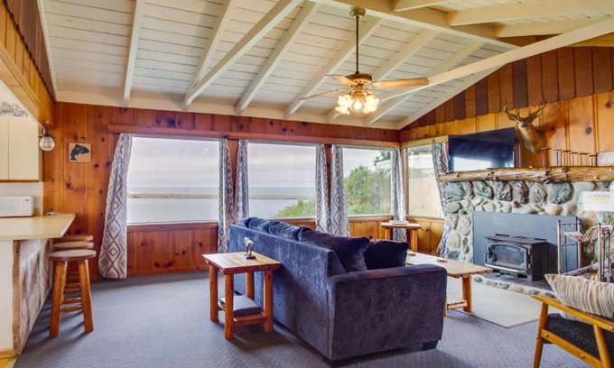 Smith River House | Coastal Smith River Cottage with Breathtaking Ocean Views