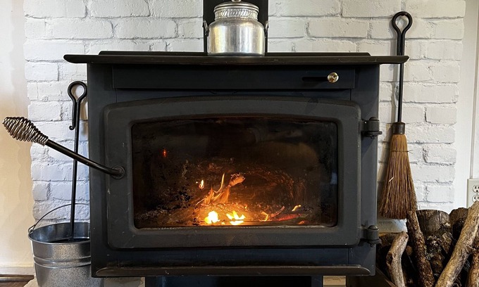 Geyserville Cottage | Cozy Cottage Retreat with Child-Friendly Amenities